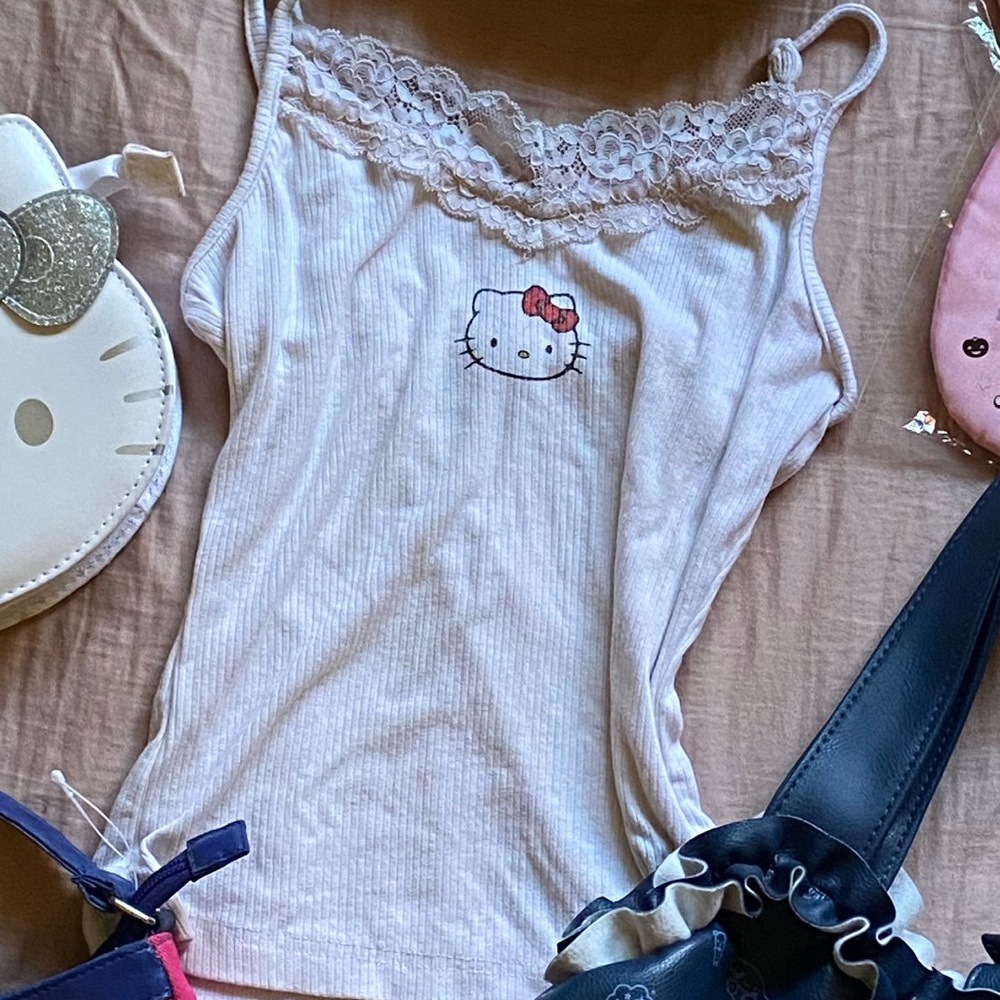 Hello kitty tank for buyer